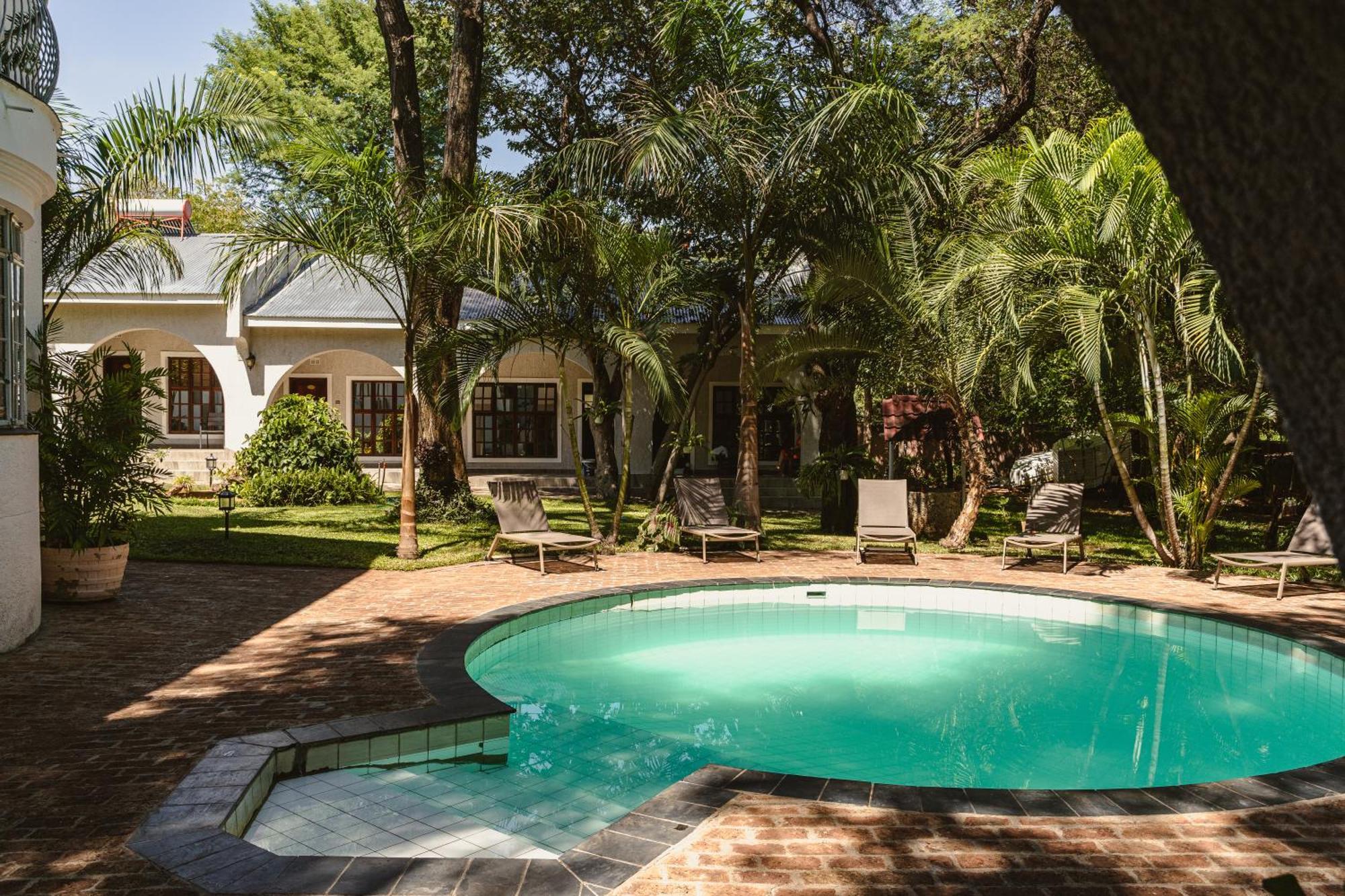 Jacaranda Lodge Victoria Falls Esterno foto