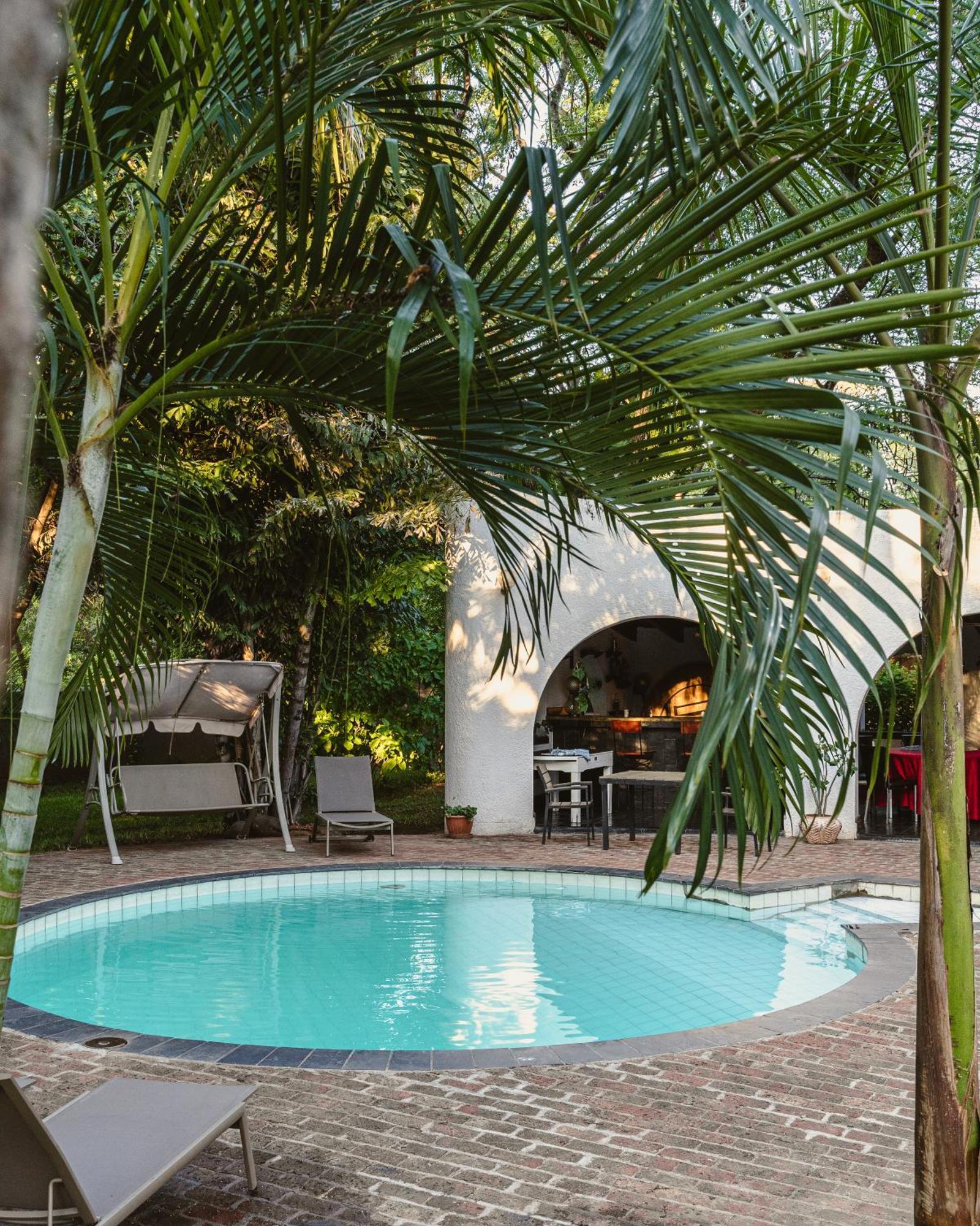 Jacaranda Lodge Victoria Falls Esterno foto