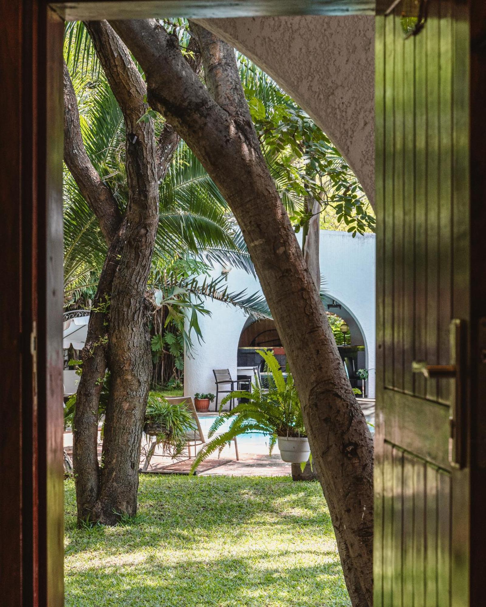 Jacaranda Lodge Victoria Falls Esterno foto